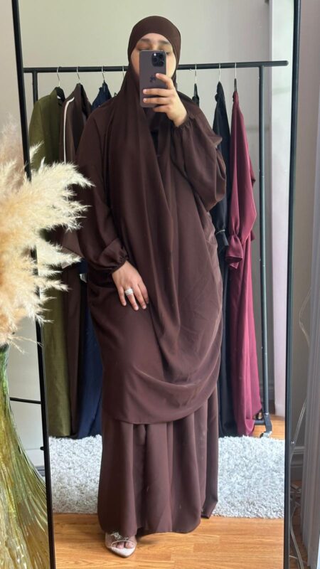 Asiya jilbab in Brown